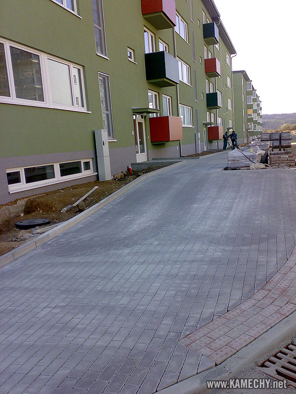 Aktuální stav stavby Kamechy I (etapa 2.) dne 9. 4. 2008